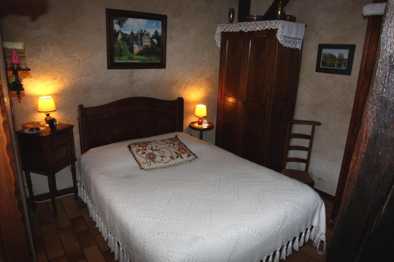 Bed and Breakfast La Maréchalerie à Monthodon Extérieur photo