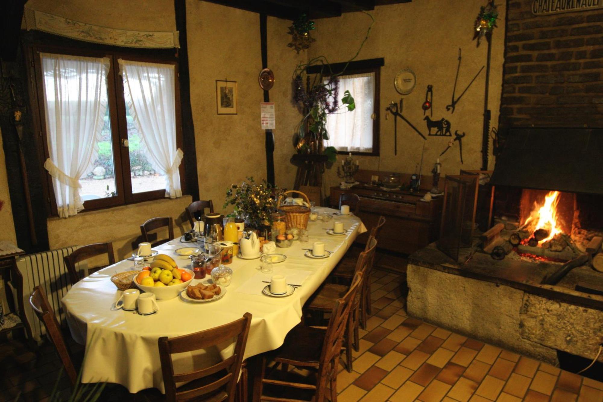 Bed and Breakfast La Maréchalerie à Monthodon Extérieur photo